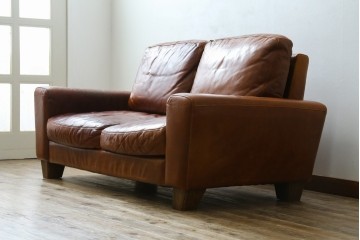 中古　ACME Furniture(アクメファニチャー)　FRESNO(フレスノ)　本革の味わい深い風合いが魅力の二人掛けソファ　定価約33万円　(R-084948)