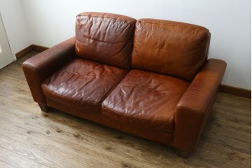 中古　ACME Furniture(アクメファニチャー)　FRESNO(フレスノ)　本革の味わい深い風合いが魅力の二人掛けソファ　定価約33万円　(R-084948)