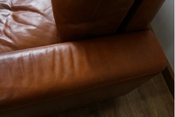 中古　ACME Furniture(アクメファニチャー)　FRESNO(フレスノ)　本革の味わい深い風合いが魅力の二人掛けソファ　定価約33万円　(R-084948)