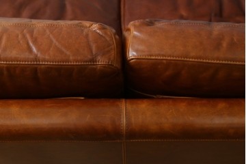 中古　ACME Furniture(アクメファニチャー)　FRESNO(フレスノ)　本革の味わい深い風合いが魅力の二人掛けソファ　定価約33万円　(R-084948)