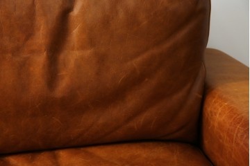 中古　ACME Furniture(アクメファニチャー)　FRESNO(フレスノ)　本革の味わい深い風合いが魅力の二人掛けソファ　定価約33万円相当　(R-084948)