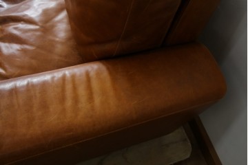 中古　ACME Furniture(アクメファニチャー)　FRESNO(フレスノ)　本革の味わい深い風合いが魅力の二人掛けソファ　定価約33万円相当　(R-084948)