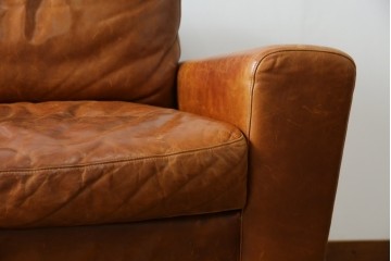 中古　ACME Furniture(アクメファニチャー)　FRESNO(フレスノ)　本革の味わい深い風合いが魅力の二人掛けソファ　定価約33万円相当　(R-084948)