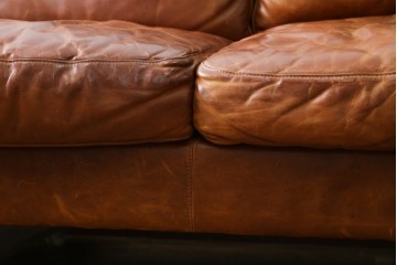 中古　ACME Furniture(アクメファニチャー)　FRESNO(フレスノ)　本革の味わい深い風合いが魅力の二人掛けソファ　定価約33万円相当　(R-084948)