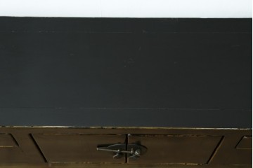 中古　韓国　李朝デザイン　素朴な金具が趣を添えるアンティーク調ローボード　(R-084949)