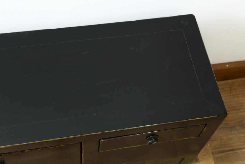 中古　韓国　李朝デザイン　素朴な金具が趣を添えるアンティーク調ローボード　(R-084949)