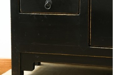 中古　韓国　李朝デザイン　素朴な金具が趣を添えるアンティーク調ローボード　(R-084949)