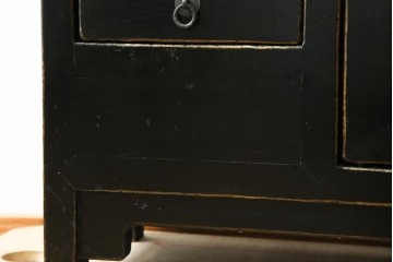 中古　韓国　李朝デザイン　素朴な金具が趣を添えるアンティーク調ローボード　(R-084949)