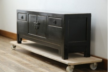 中古　韓国　李朝デザイン　素朴な金具が趣を添えるアンティーク調ローボード　(R-084949)