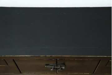 中古　韓国　李朝デザイン　素朴な金具が趣を添えるアンティーク調ローボード　(R-084949)