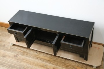 中古　韓国　李朝デザイン　素朴な金具が趣を添えるアンティーク調ローボード　(R-084949)