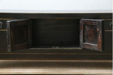 中古　韓国　李朝デザイン　素朴な金具が趣を添えるアンティーク調ローボード　(R-084949)