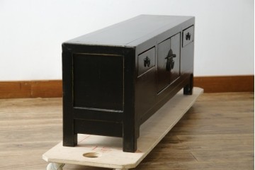 中古　韓国　李朝デザイン　素朴な金具が趣を添えるアンティーク調ローボード　(R-084949)