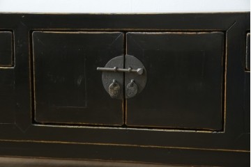 中古　韓国　李朝デザイン　素朴な金具が趣を添えるアンティーク調ローボード　(R-084949)