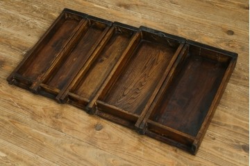 アジアンヴィンテージ　美品　趣ある塗りと味わい深い金具が映えるアンティーク調の水屋箪笥ローボード　(R-084950)