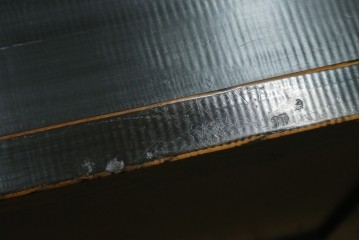 アジアンヴィンテージ　美品　趣ある塗りと味わい深い金具が映えるアンティーク調の水屋箪笥ローボード　(R-084950)