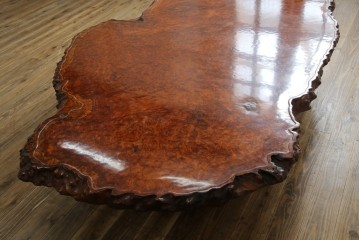 和製ヴィンテージ　特大!!　表情豊かな鳥眼杢と葡萄杢が広がる花梨(カリン)材一枚板の座卓　(R-084953)