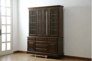 中古　美品　カリモク家具(karimoku)　domani(ドマーニ)　QUEENS LIFE(クイーンズライフ)　格調高いガラス扉と照明付きのキャビネット　現行推定定価約110万円　(R-084954)