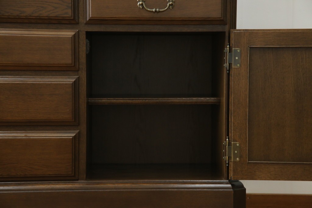 中古　美品　カリモク家具(karimoku)　domani(ドマーニ)　QUEENS LIFE(クイーンズライフ)　格調高いガラス扉と照明付きのキャビネット　現行推定定価約110万円　(R-084954)