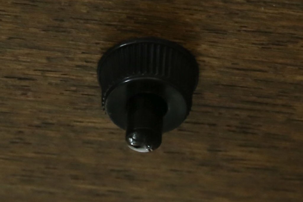 中古　美品　カリモク家具(karimoku)　domani(ドマーニ)　QUEENS LIFE(クイーンズライフ)　格調高いガラス扉と照明付きのキャビネット　現行推定定価約110万円　(R-084954)