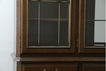 中古　美品　カリモク家具(karimoku)　domani(ドマーニ)　QUEENS LIFE(クイーンズライフ)　格調高いガラス扉と照明付きのキャビネット　現行推定定価約110万円　(R-084954)