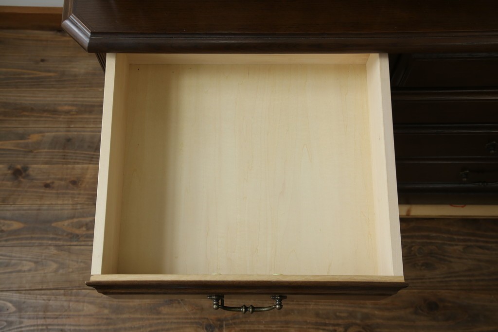 中古　美品　カリモク家具(karimoku)　domani(ドマーニ)　QUEENS LIFE(クイーンズライフ)　格調高いガラス扉と照明付きのキャビネット　現行推定定価約110万円　(R-084954)