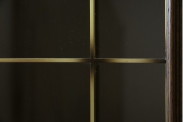 中古　美品　カリモク家具(karimoku)　domani(ドマーニ)　QUEENS LIFE(クイーンズライフ)　格調高いガラス扉と照明付きのキャビネット　現行推定定価約110万円　(R-084954)