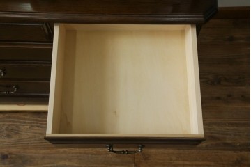 中古　美品　カリモク家具(karimoku)　domani(ドマーニ)　QUEENS LIFE(クイーンズライフ)　格調高いガラス扉と照明付きのキャビネット　現行推定定価約110万円　(R-084954)