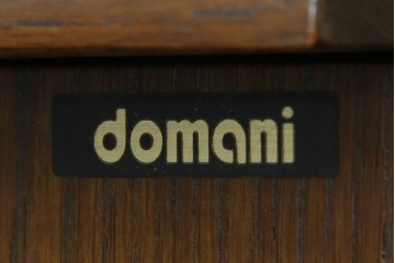 中古　美品　カリモク家具(karimoku)　domani(ドマーニ)　QUEENS LIFE(クイーンズライフ)　格調高いガラス扉と照明付きのキャビネット　現行推定定価約110万円　(R-084954)