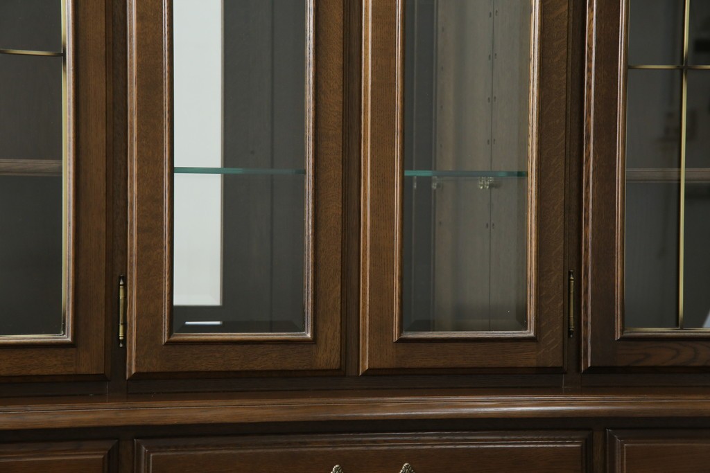 中古　美品　カリモク家具(karimoku)　domani(ドマーニ)　QUEENS LIFE(クイーンズライフ)　格調高いガラス扉と照明付きのキャビネット　現行推定定価約110万円　(R-084954)