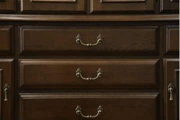 中古　美品　カリモク家具(karimoku)　domani(ドマーニ)　QUEENS LIFE(クイーンズライフ)　格調高いガラス扉と照明付きのキャビネット　現行推定定価約110万円　(R-084954)