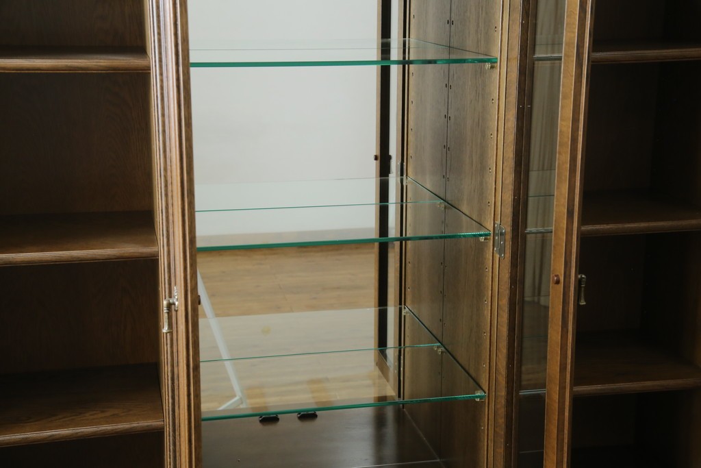 中古　美品　カリモク家具(karimoku)　domani(ドマーニ)　QUEENS LIFE(クイーンズライフ)　格調高いガラス扉と照明付きのキャビネット　現行推定定価約110万円　(R-084954)