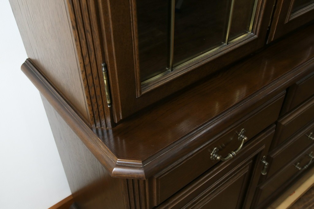 中古　美品　カリモク家具(karimoku)　domani(ドマーニ)　QUEENS LIFE(クイーンズライフ)　格調高いガラス扉と照明付きのキャビネット　現行推定定価約110万円　(R-084954)