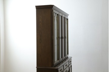 中古　美品　カリモク家具(karimoku)　domani(ドマーニ)　QUEENS LIFE(クイーンズライフ)　格調高いガラス扉と照明付きのキャビネット　現行推定定価約110万円　(R-084954)