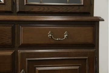 中古　美品　カリモク家具(karimoku)　domani(ドマーニ)　QUEENS LIFE(クイーンズライフ)　格調高いガラス扉と照明付きのキャビネット　現行推定定価約110万円　(R-084954)