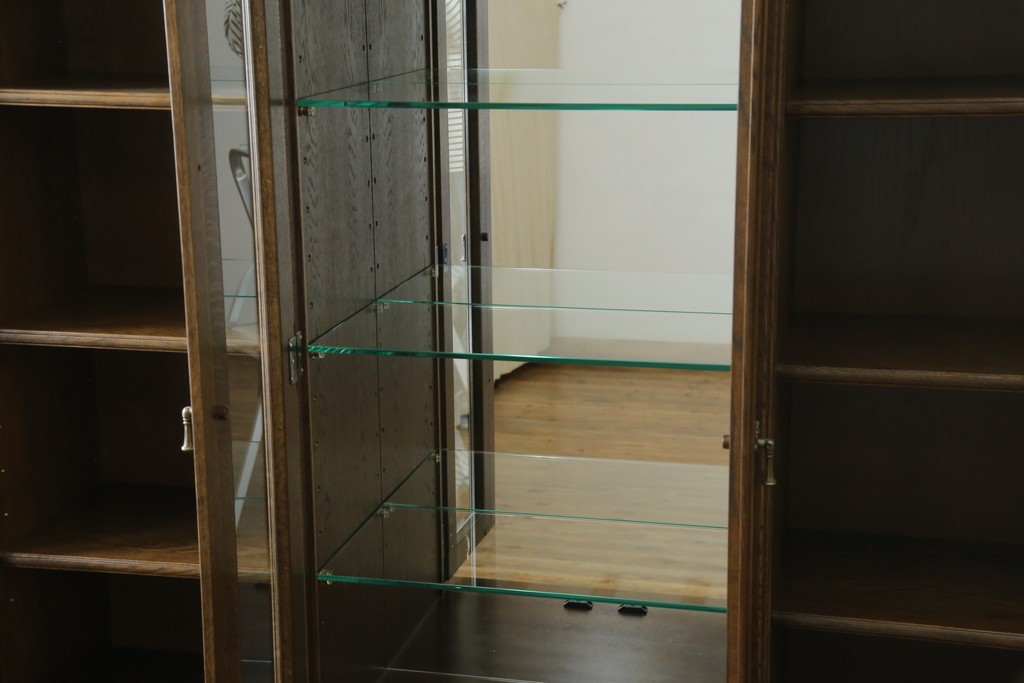 中古　美品　カリモク家具(karimoku)　domani(ドマーニ)　QUEENS LIFE(クイーンズライフ)　格調高いガラス扉と照明付きのキャビネット　現行推定定価約110万円　(R-084954)