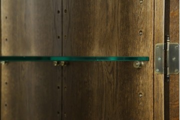 中古　美品　カリモク家具(karimoku)　domani(ドマーニ)　QUEENS LIFE(クイーンズライフ)　格調高いガラス扉と照明付きのキャビネット　現行推定定価約110万円　(R-084954)