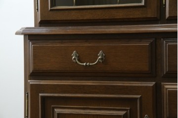 中古　美品　カリモク家具(karimoku)　domani(ドマーニ)　QUEENS LIFE(クイーンズライフ)　格調高いガラス扉と照明付きのキャビネット　現行推定定価約110万円　(R-084954)