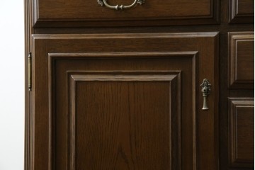 中古　美品　カリモク家具(karimoku)　domani(ドマーニ)　QUEENS LIFE(クイーンズライフ)　格調高いガラス扉と照明付きのキャビネット　現行推定定価約110万円　(R-084954)