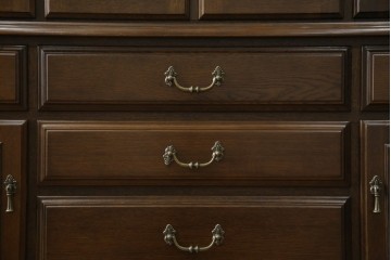 中古　美品　カリモク家具(karimoku)　domani(ドマーニ)　QUEENS LIFE(クイーンズライフ)　格調高いガラス扉と照明付きのキャビネット　(R-084954)