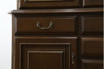 中古　美品　カリモク家具(karimoku)　domani(ドマーニ)　QUEENS LIFE(クイーンズライフ)　格調高いガラス扉と照明付きのキャビネット　(R-084954)