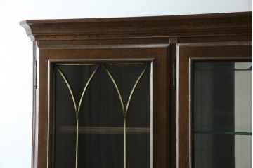 中古　美品　カリモク家具(karimoku)　domani(ドマーニ)　QUEENS LIFE(クイーンズライフ)　格調高いガラス扉と照明付きのキャビネット　(R-084954)