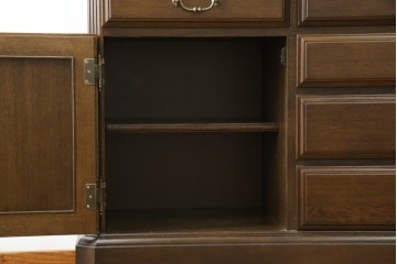 中古　美品　カリモク家具(karimoku)　domani(ドマーニ)　QUEENS LIFE(クイーンズライフ)　格調高いガラス扉と照明付きのキャビネット　(R-084954)