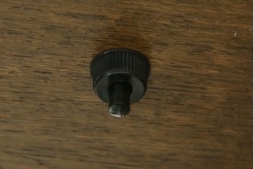 中古　美品　カリモク家具(karimoku)　domani(ドマーニ)　QUEENS LIFE(クイーンズライフ)　格調高いガラス扉と照明付きのキャビネット　(R-084954)