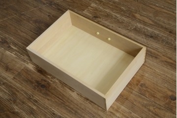 中古　美品　カリモク家具(karimoku)　domani(ドマーニ)　QUEENS LIFE(クイーンズライフ)　格調高いガラス扉と照明付きのキャビネット　(R-084954)