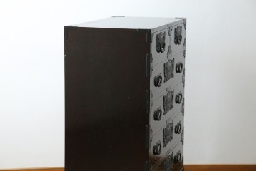 中古　美品　仙台民芸箪笥(仙台箪笥)　金具装飾が映える漆塗りの衣装箪笥　定価約50万円相当　(R-084956)
