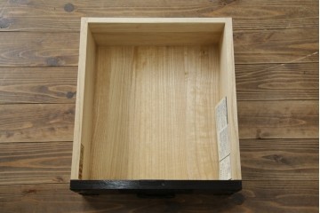 中古　美品　仙台民芸箪笥(仙台箪笥)　金具装飾が映える漆塗りの衣装箪笥　定価約50万円相当　(R-084956)