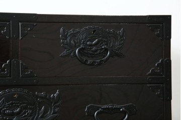 中古　美品　仙台民芸箪笥(仙台箪笥)　金具装飾が映える漆塗りの衣装箪笥　定価約50万円相当　(R-084956)