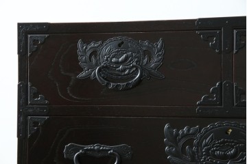 中古　美品　仙台民芸箪笥(仙台箪笥)　金具装飾が映える漆塗りの衣装箪笥　定価約50万円相当　(R-084956)