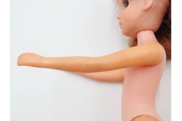 当時物　TAKARA(タカラ)　へそあり・ドットあり・両腕両足連動の初代リカちゃん人形　(R-084966)　